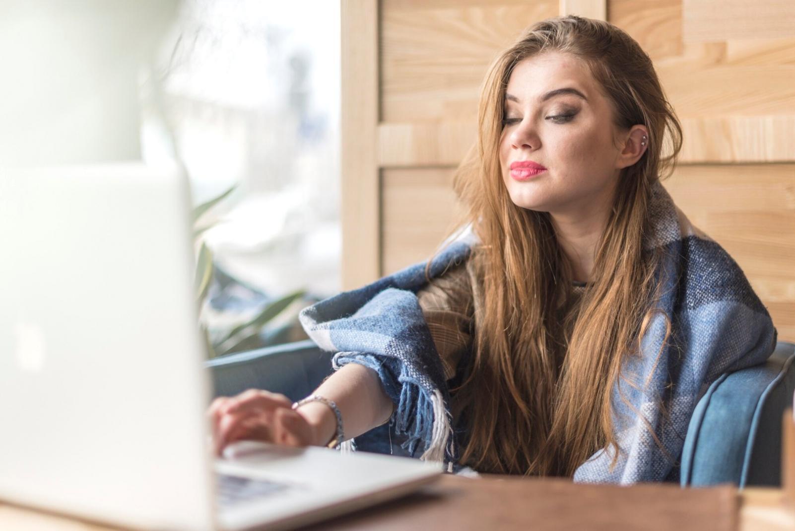 Equipo de Learnlogic trabajando en desarrollo de metodologías de medición financiera